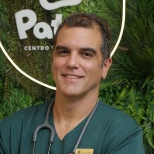 Dr. Dennis Magalhães